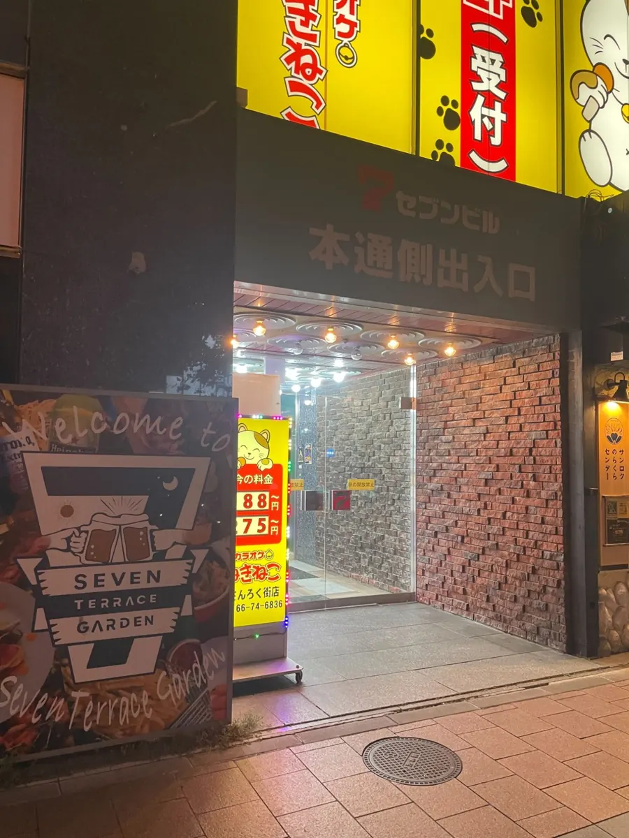 ビルの入口(本通側)